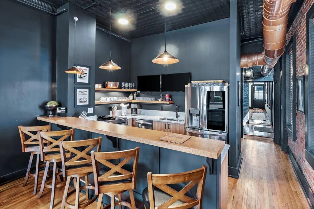 Downtown Kentucky Perfect For Groups Holiday home